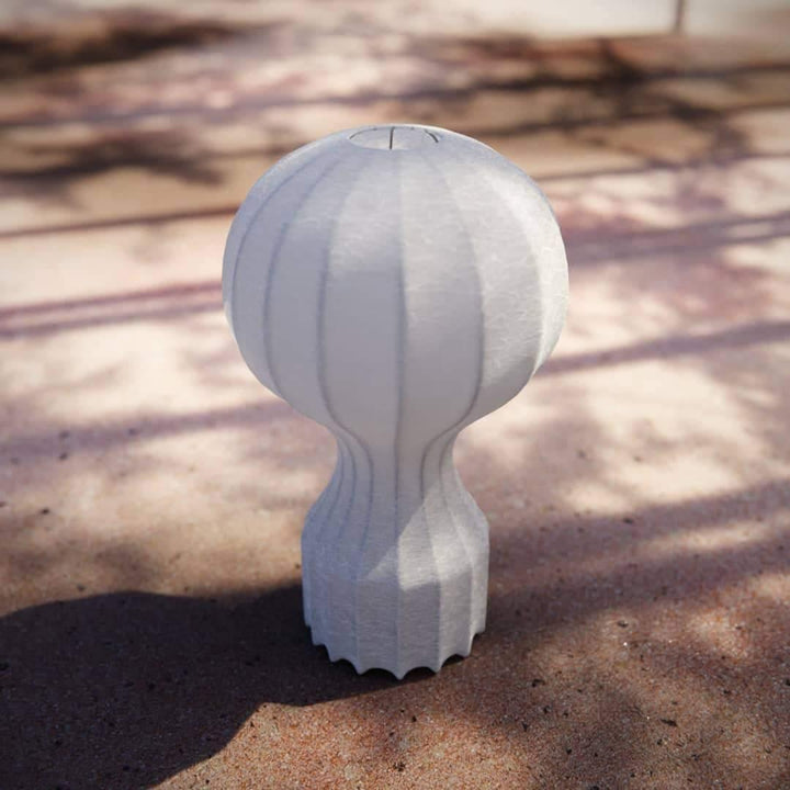 Lampa med bord i form av en varmluftsballong