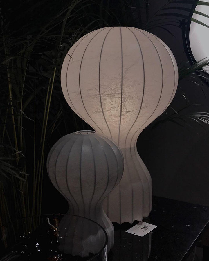 Lampa med bord i form av en varmluftsballong