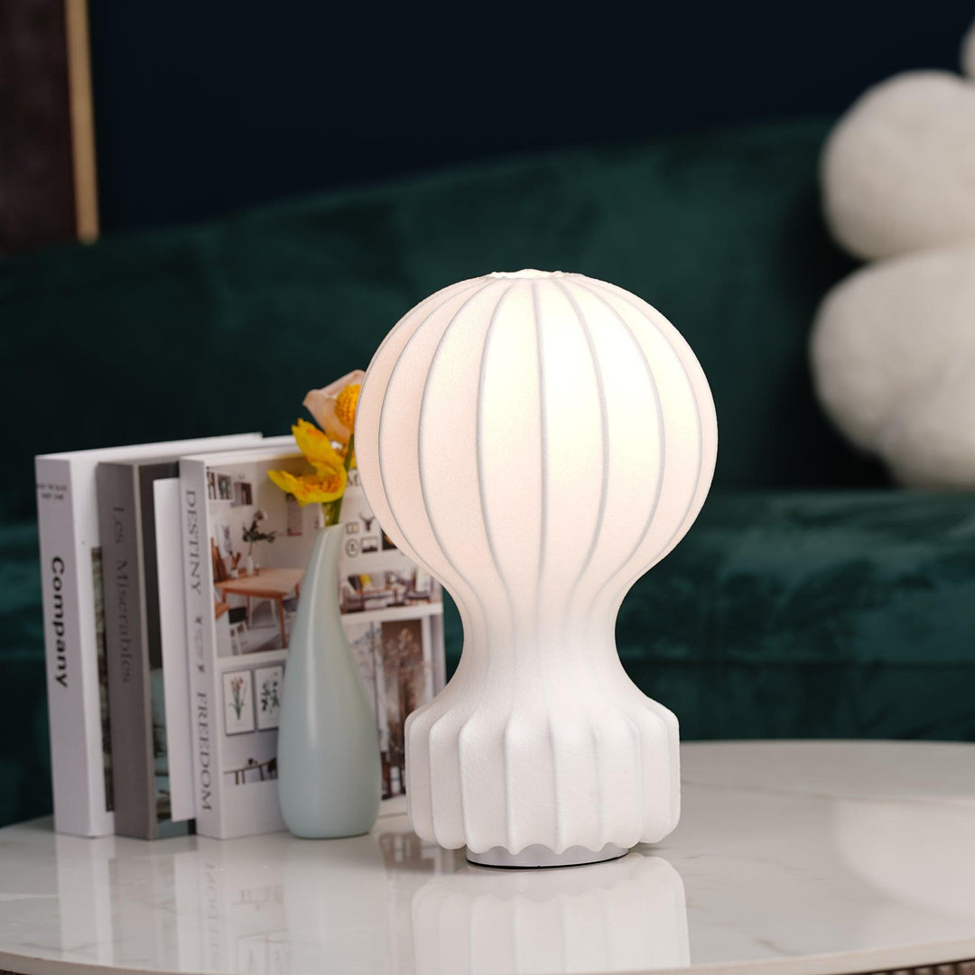 Lampa med bord i form av en varmluftsballong