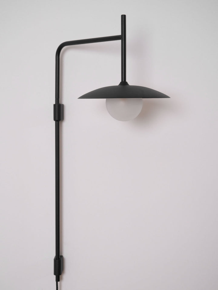 Gea Swing Arm Plug-in Vägglampa