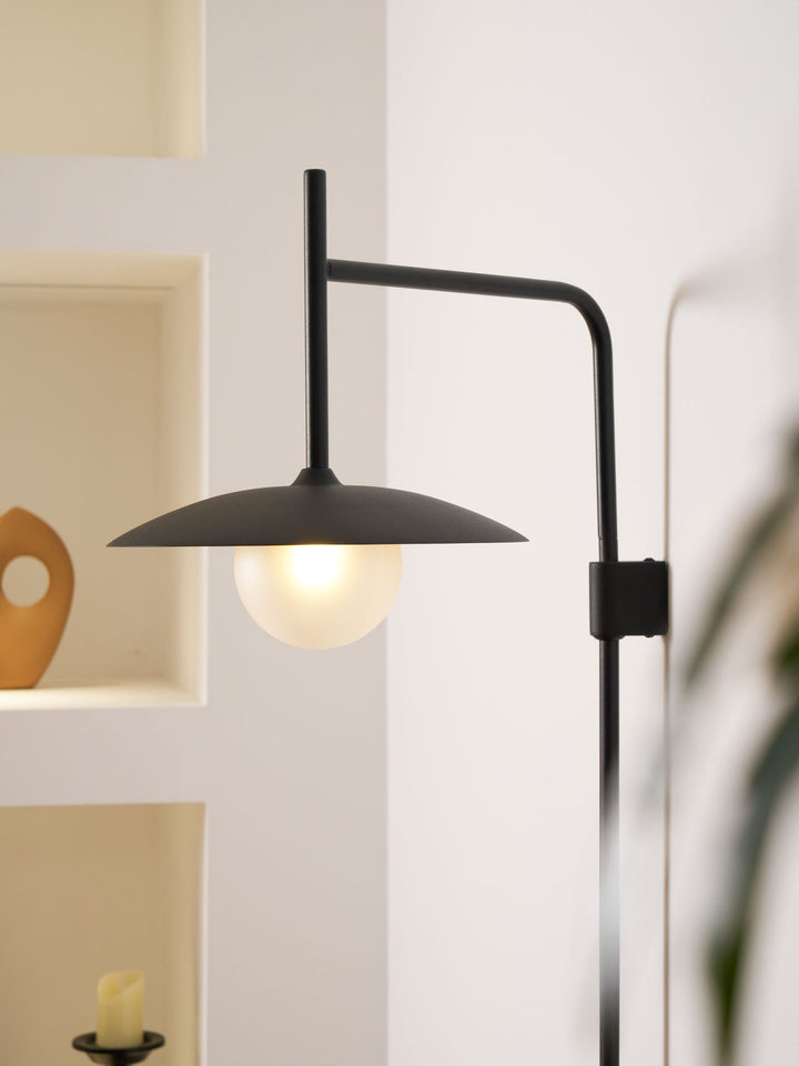 Gea Swing Arm Plug-in Vägglampa