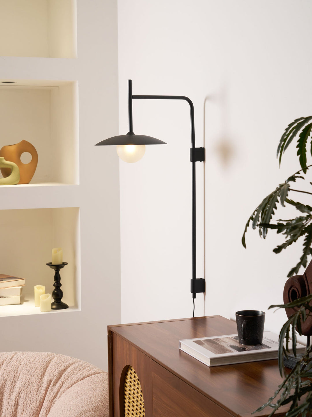 Gea Swing Arm Plug-in Vägglampa