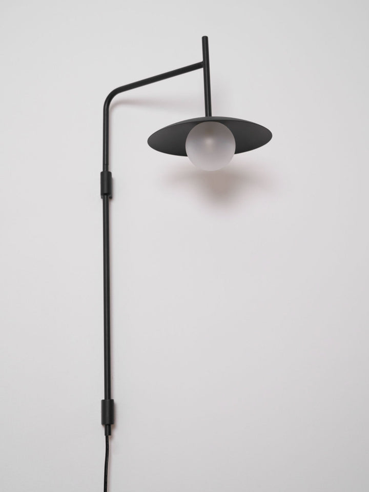 Gea Swing Arm Plug-in Vägglampa