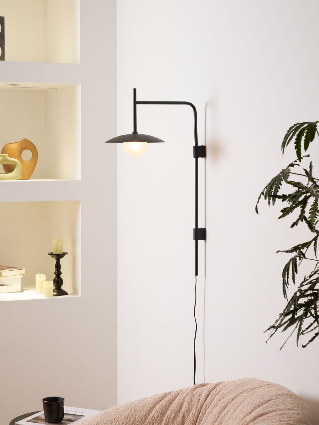 Gea Swing Arm Plug-in Vägglampa