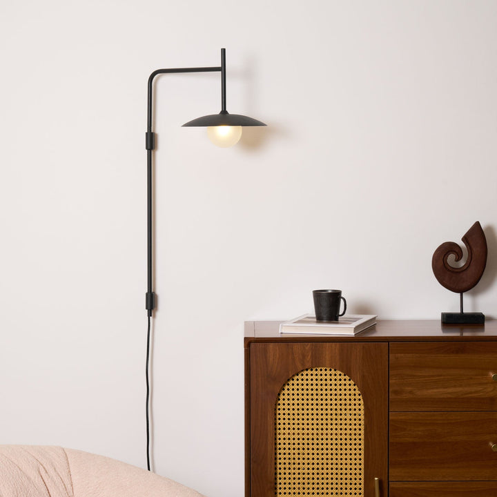 Gea Swing Arm Plug-in Vägglampa