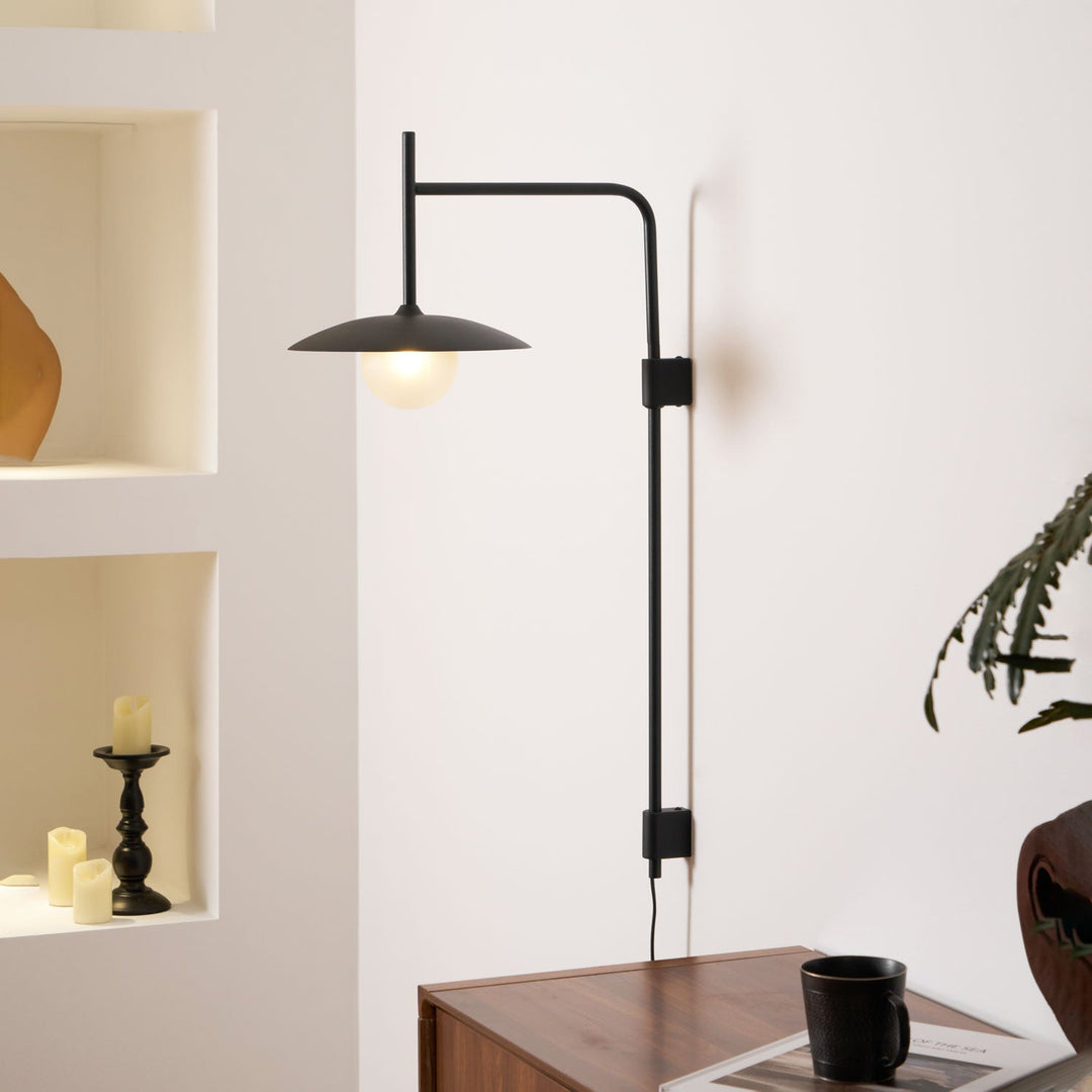 Gea Swing Arm Plug-in Vägglampa