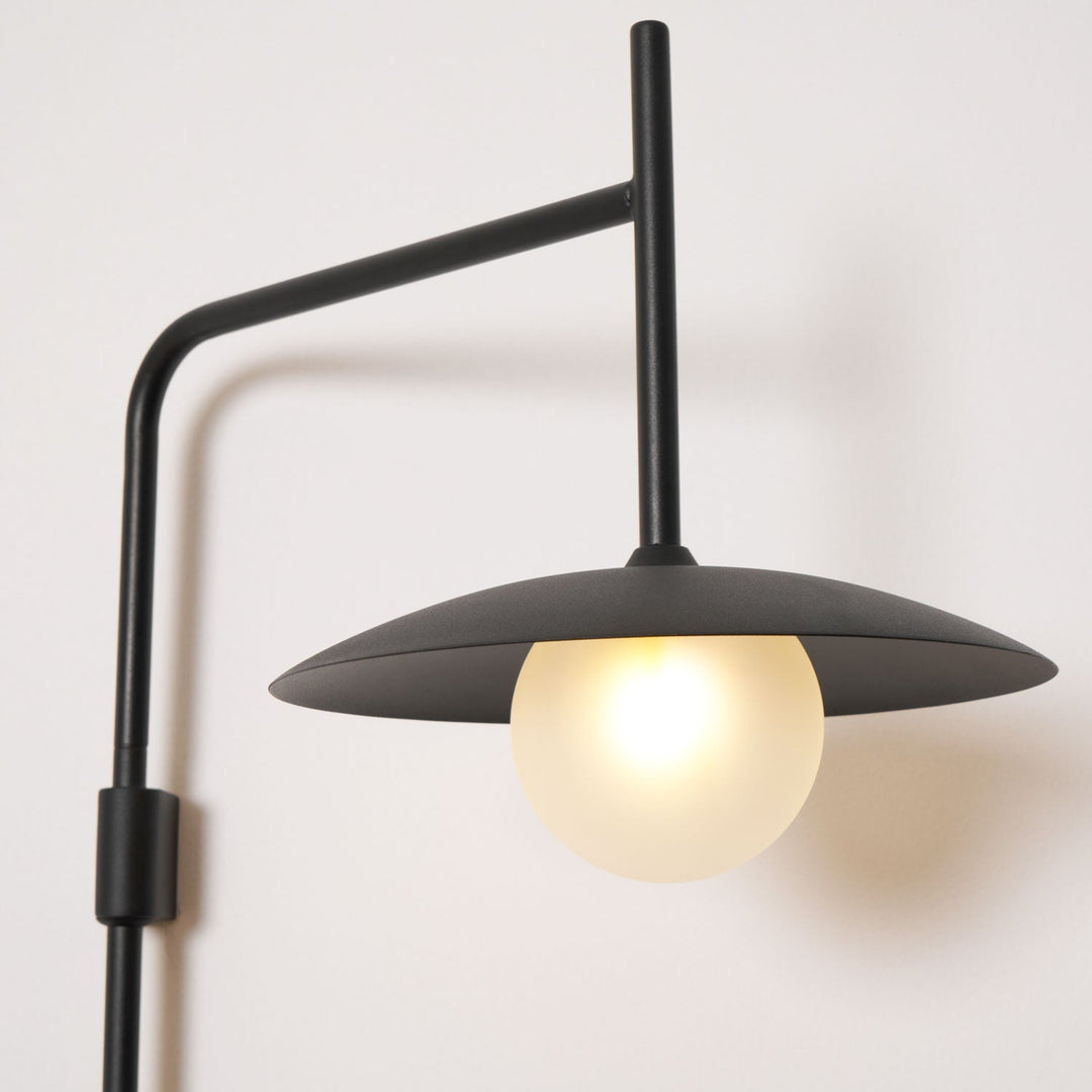 Gea Swing Arm Plug-in Vägglampa