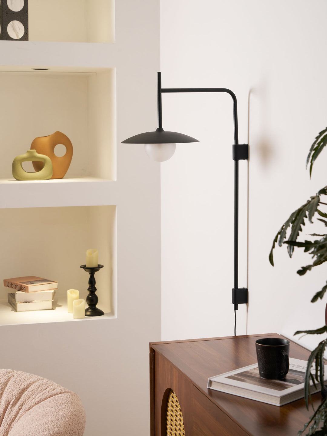 Gea Swing Arm Plug-in Vägglampa