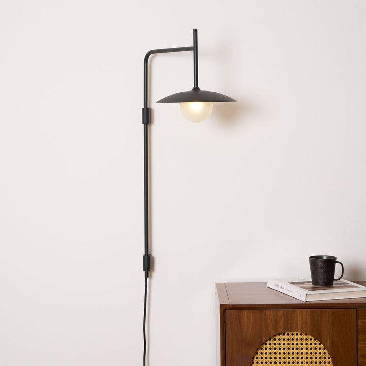 Gea Swing Arm Plug-in Vägglampa