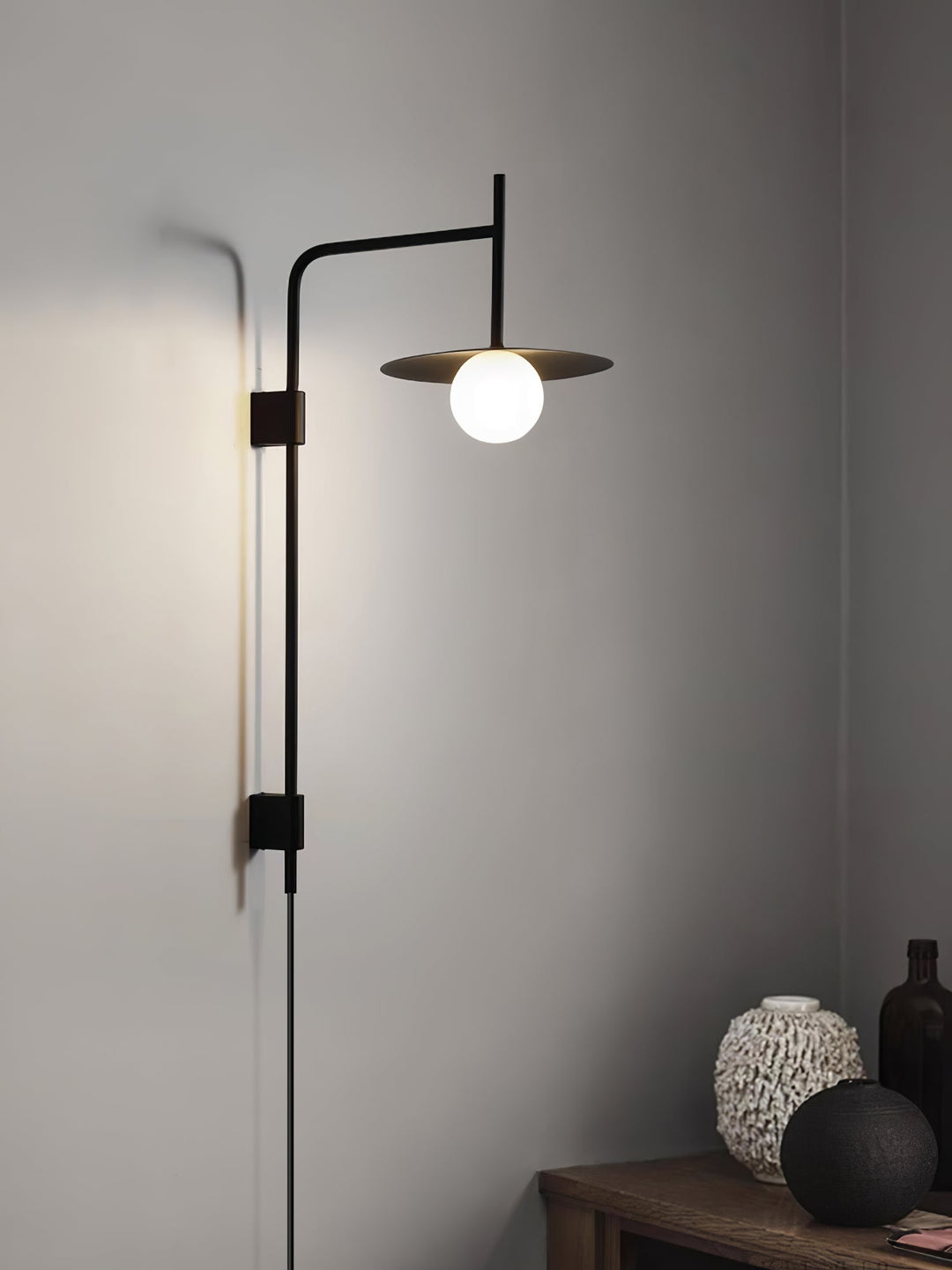 Gea Swing Arm Plug-in Vägglampa