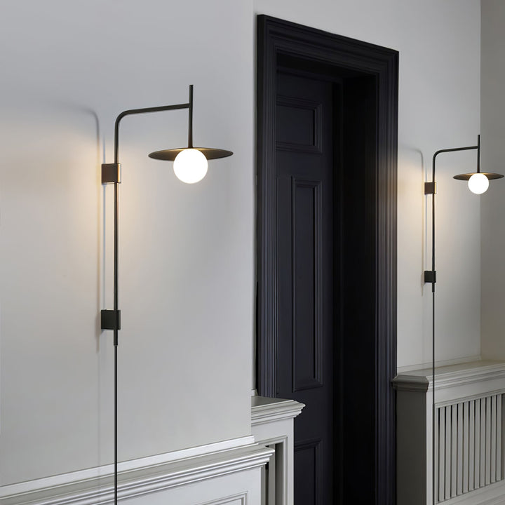 Gea Swing Arm Plug-in Vägglampa