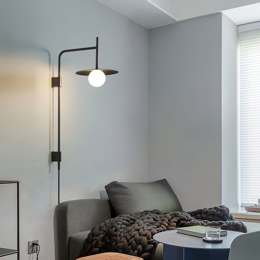 Gea Swing Arm Plug-in Vägglampa