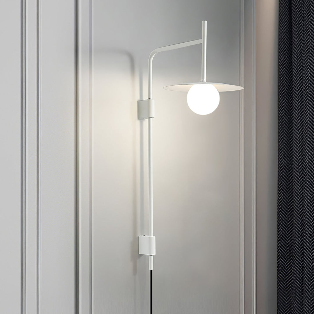 Gea Swing Arm Plug-in Vägglampa