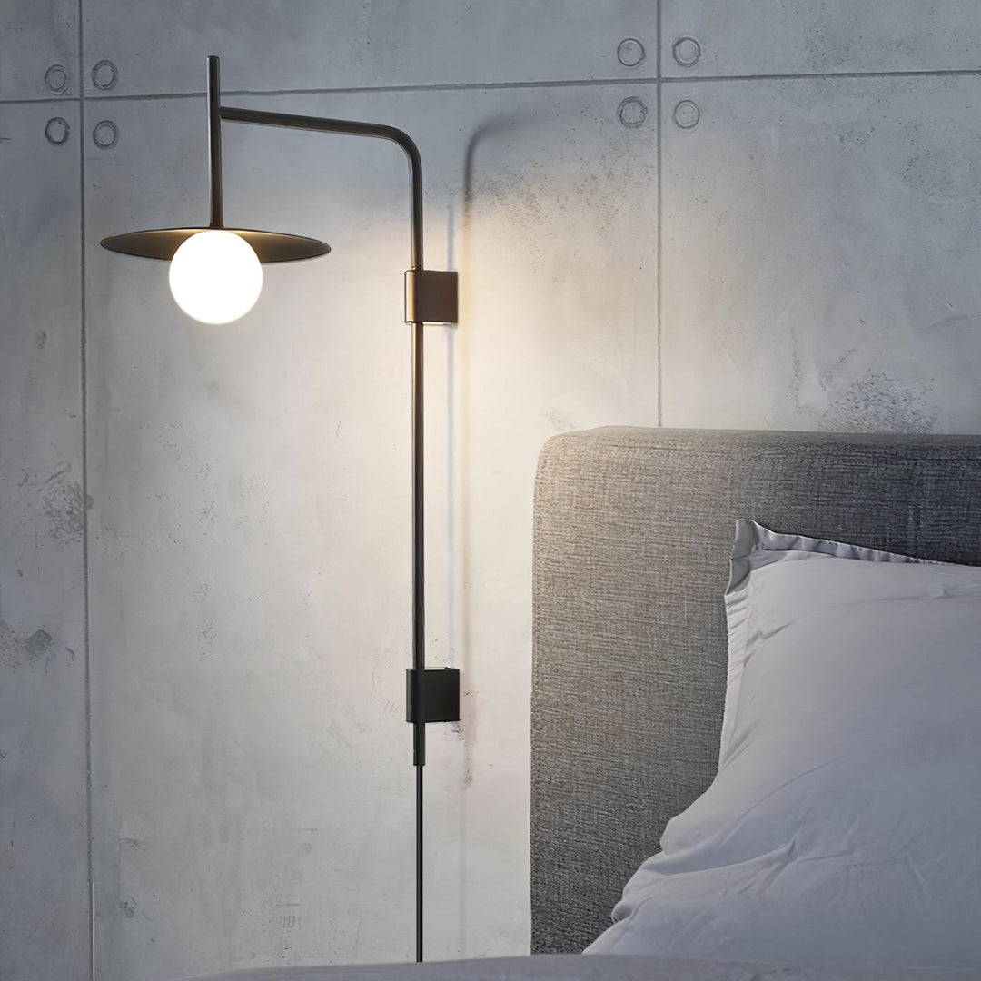 Gea Swing Arm Plug-in Vägglampa