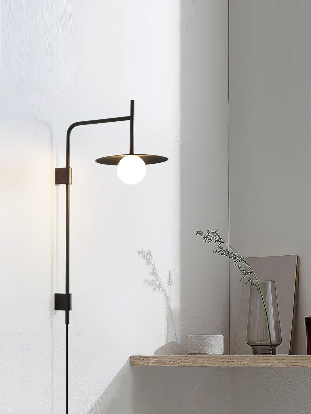 Gea Swing Arm Plug-in Vägglampa