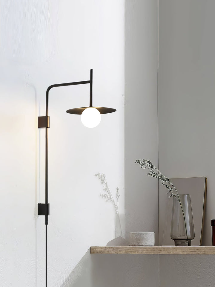 Gea Swing Arm Plug-in Vägglampa