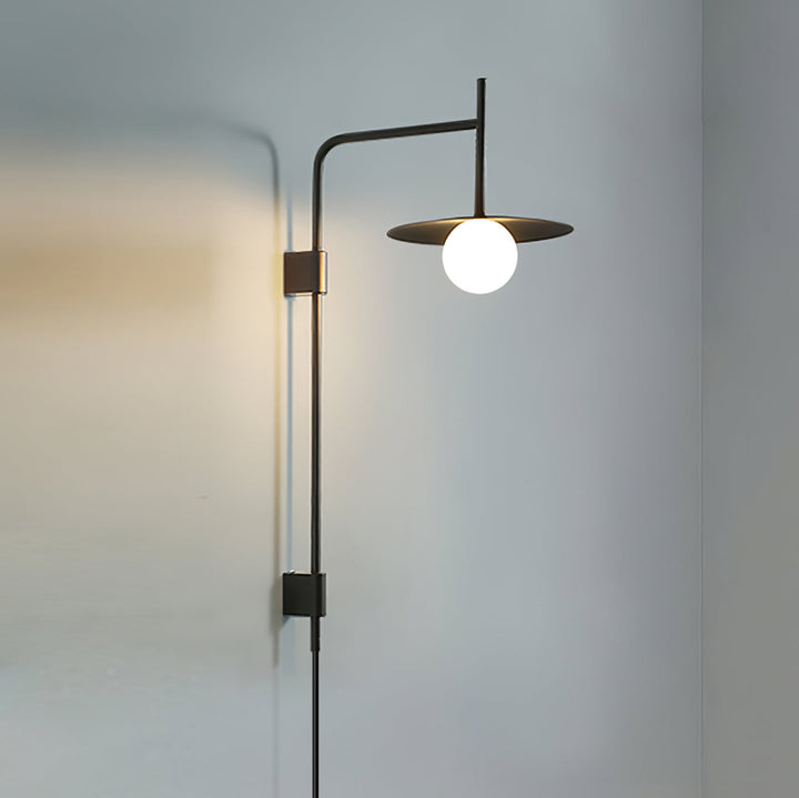 Gea Swing Arm Plug-in Vägglampa