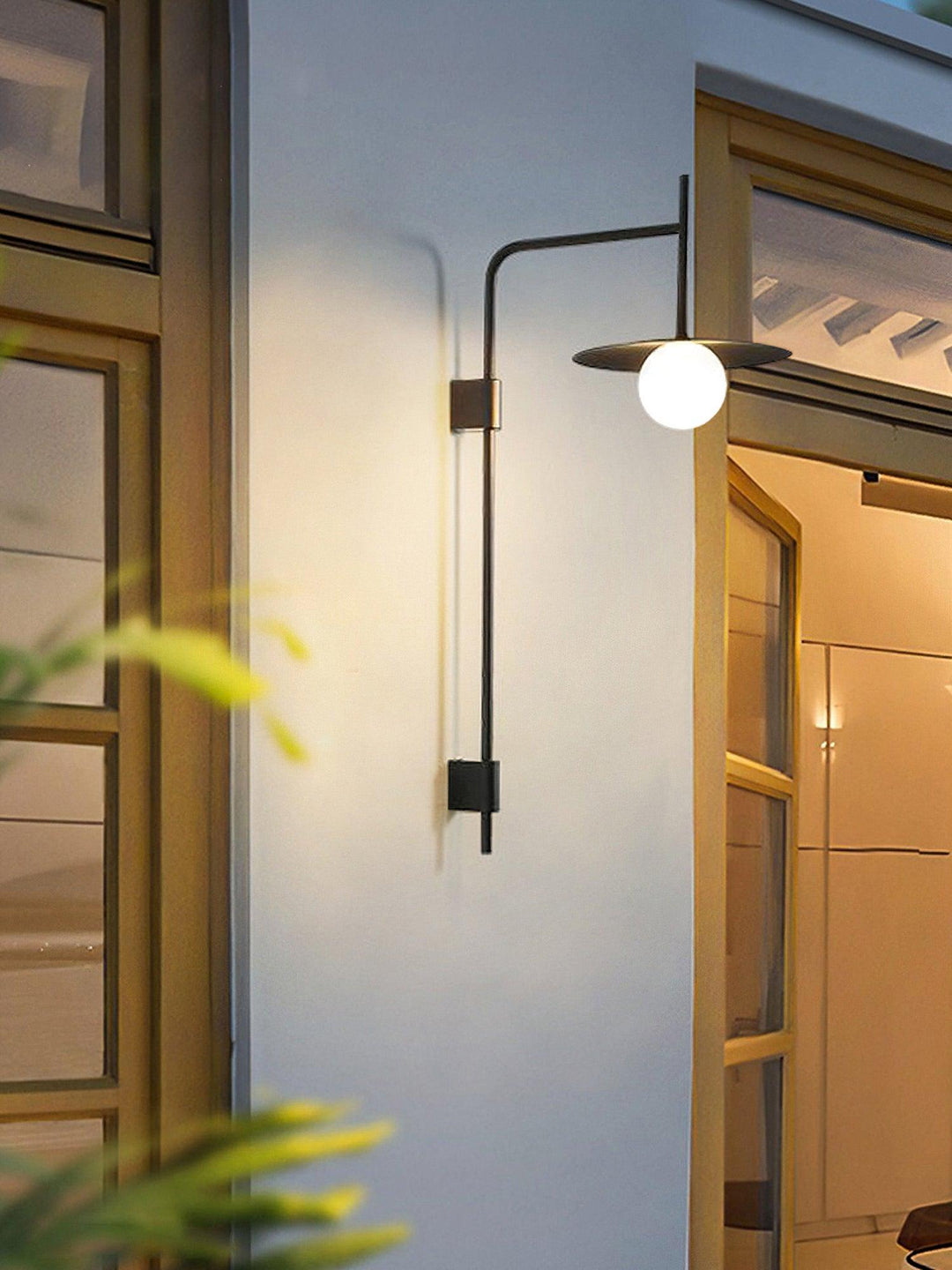 Gea Swing Arm Plug-in Vägglampa