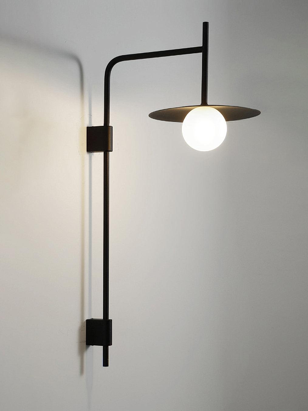 Gea Swing Arm Plug-in Vägglampa