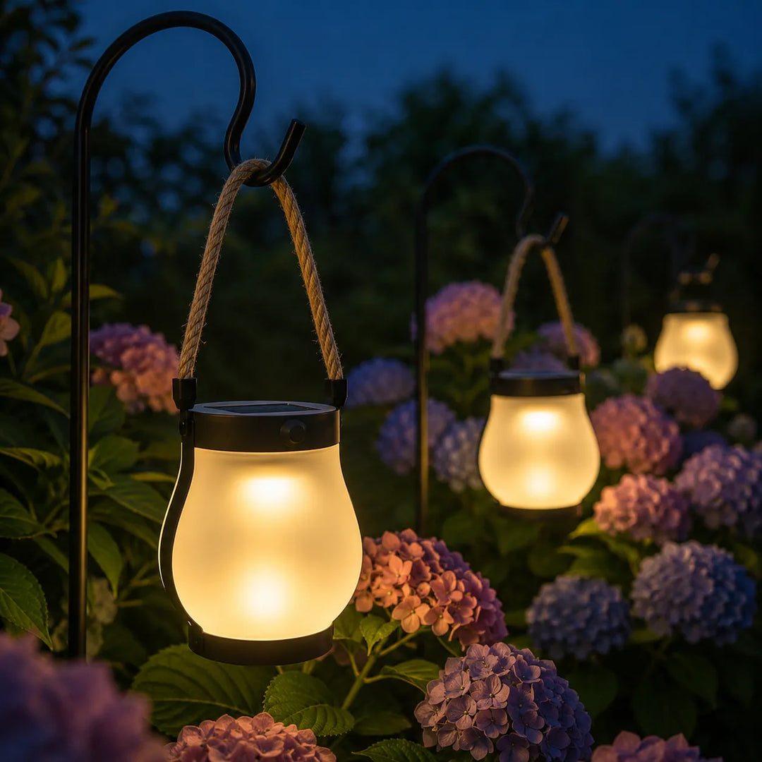 Lumvera – Nordycka Lampa Solarno z Efektem Płomienia i Uchwytem z Liny