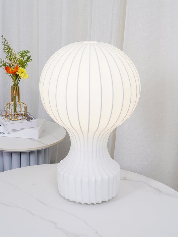 Lampa med bord i form av en varmluftsballong