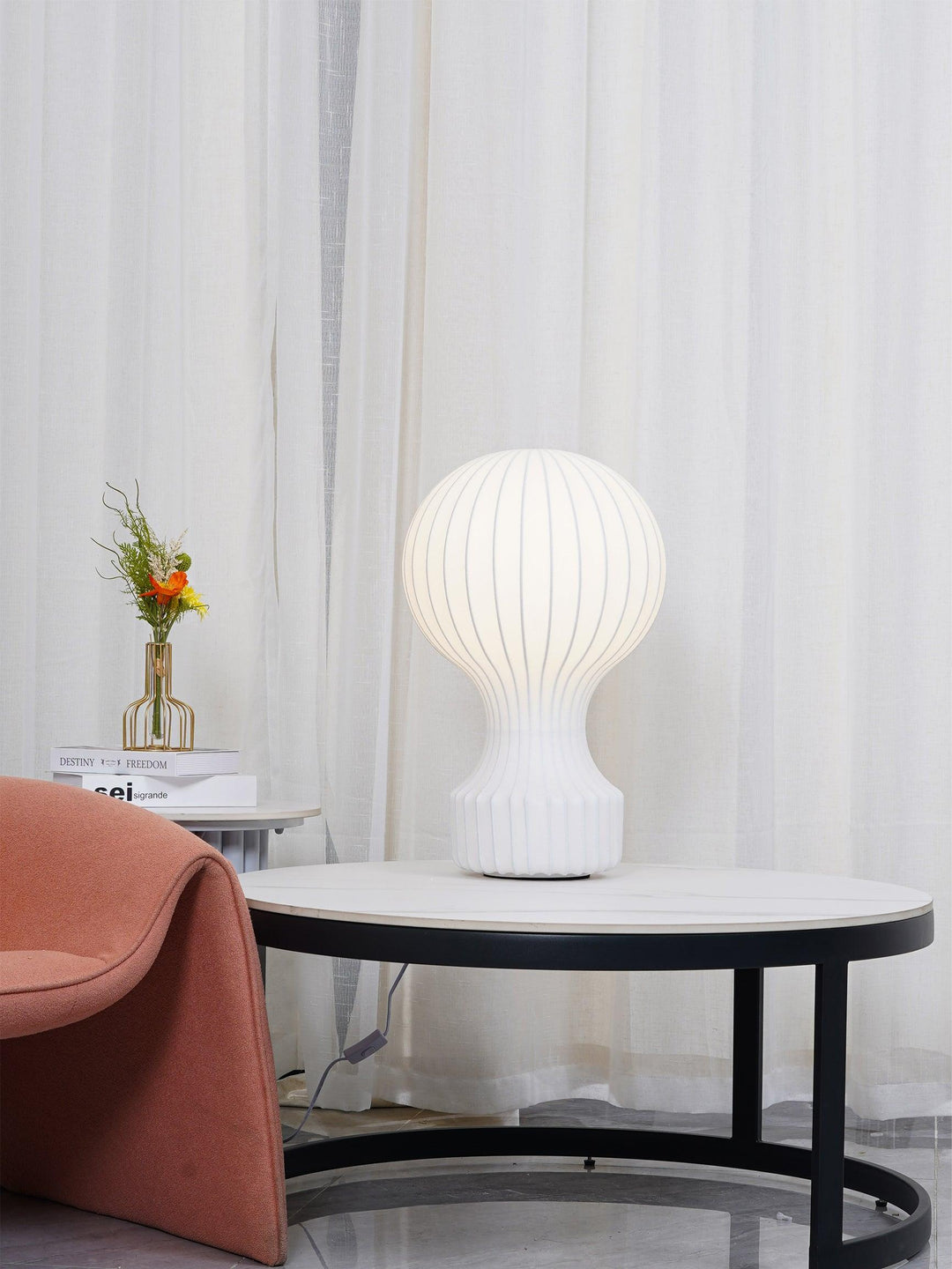 Lampa med bord i form av en varmluftsballong