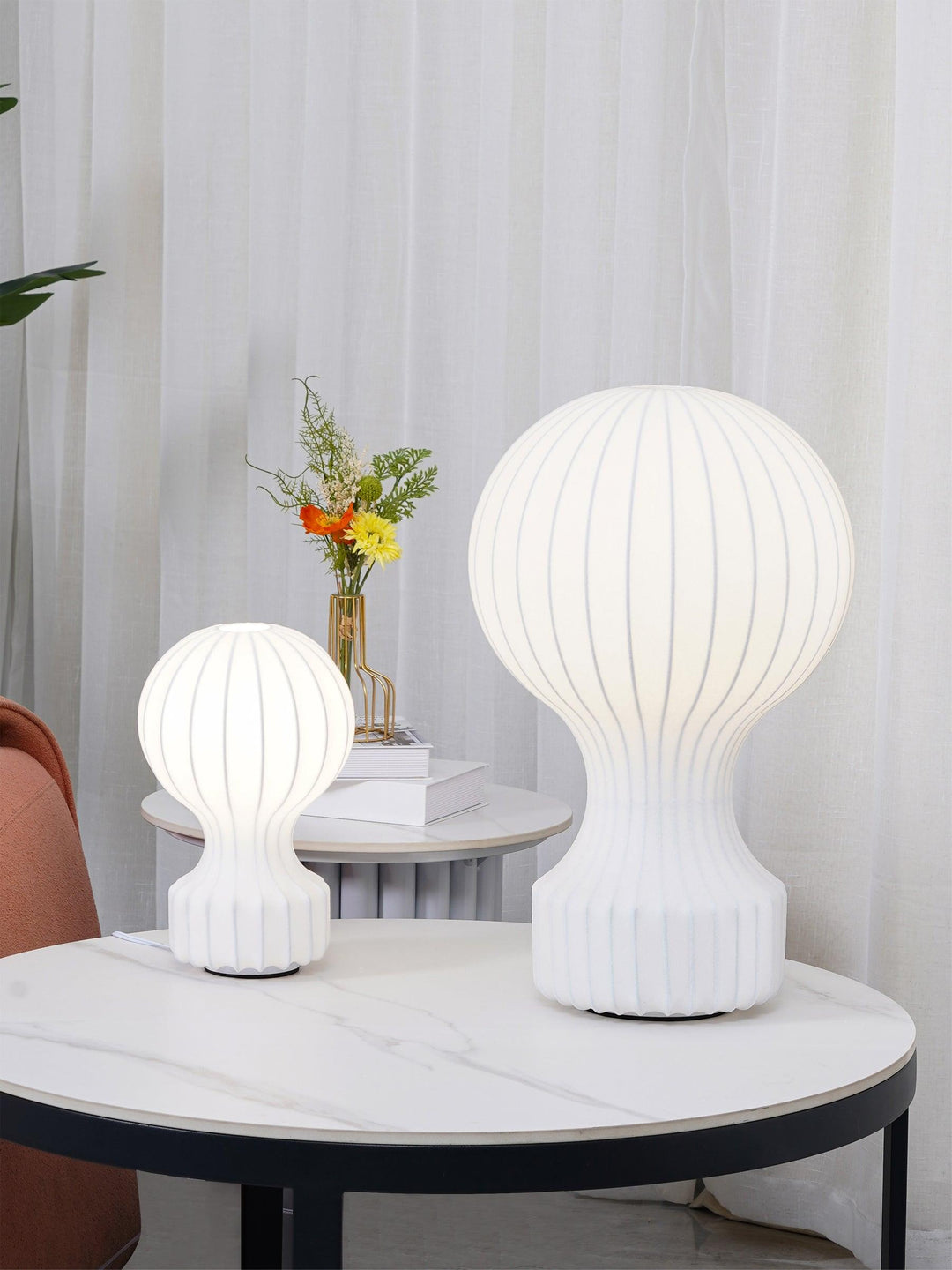 Lampa med bord i form av en varmluftsballong