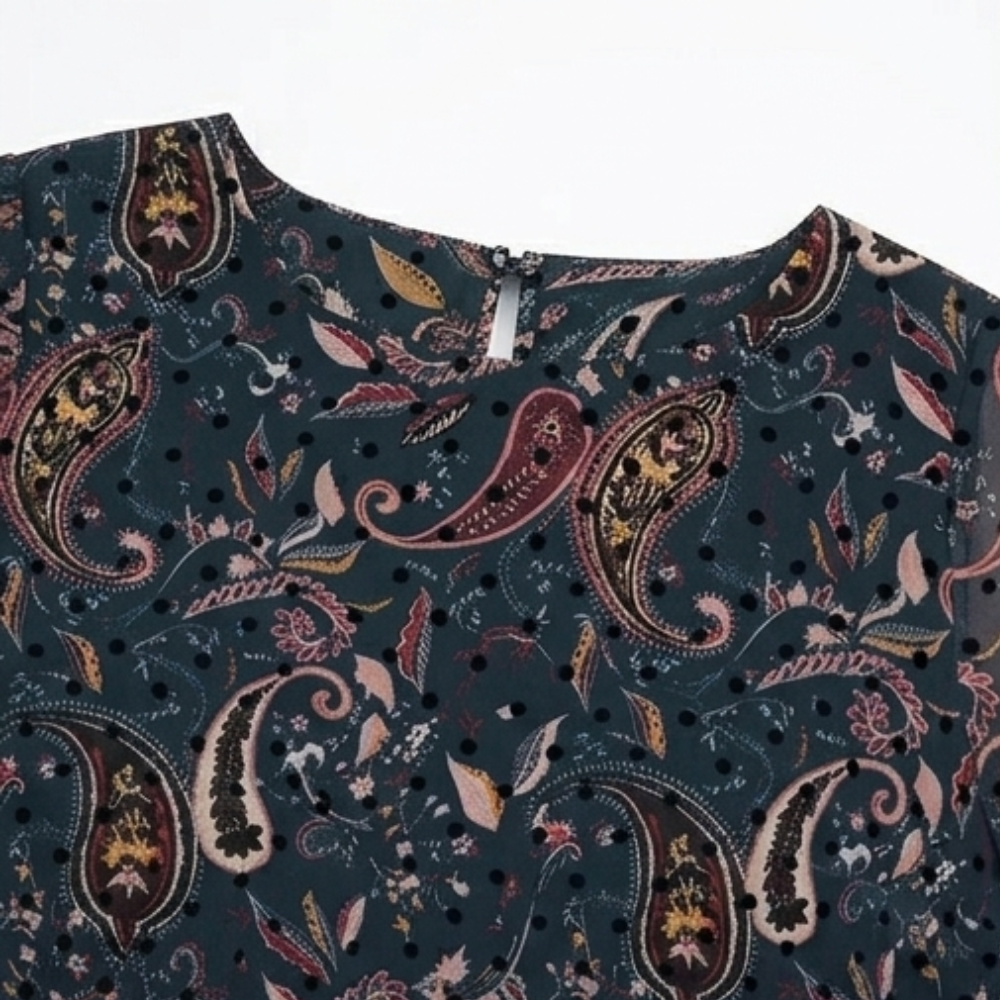 Floressa – Klänning midi z warstwowego szyfonu w paisley för kvinnor