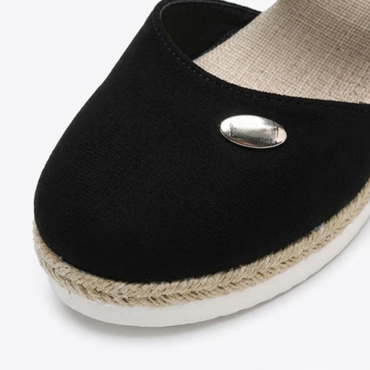 Stepwell – Bekväma sandaler på koturnie