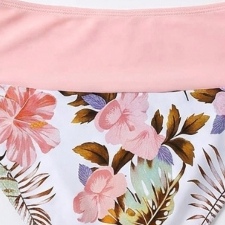 Marivela – Set bikini z kopertowym topem, podkreślający mage