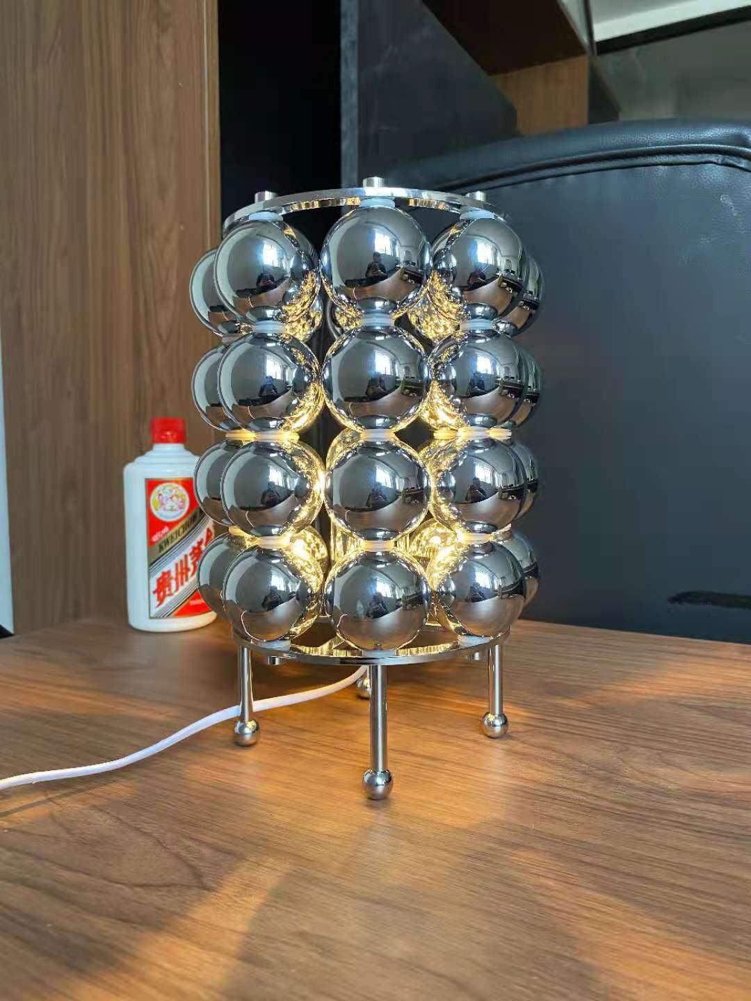 Kare Bordslampa
