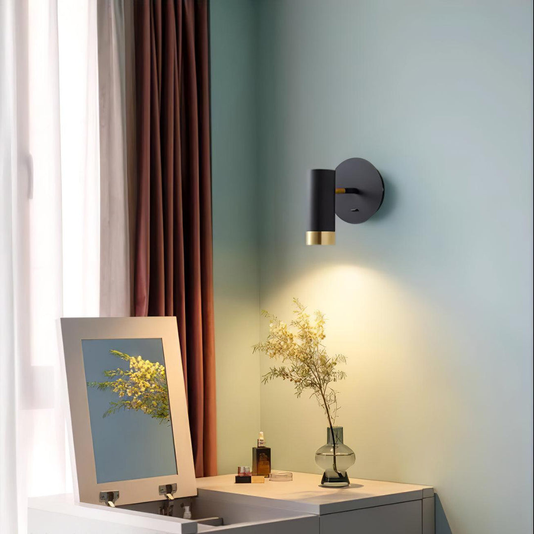 Karpo Vägglampa