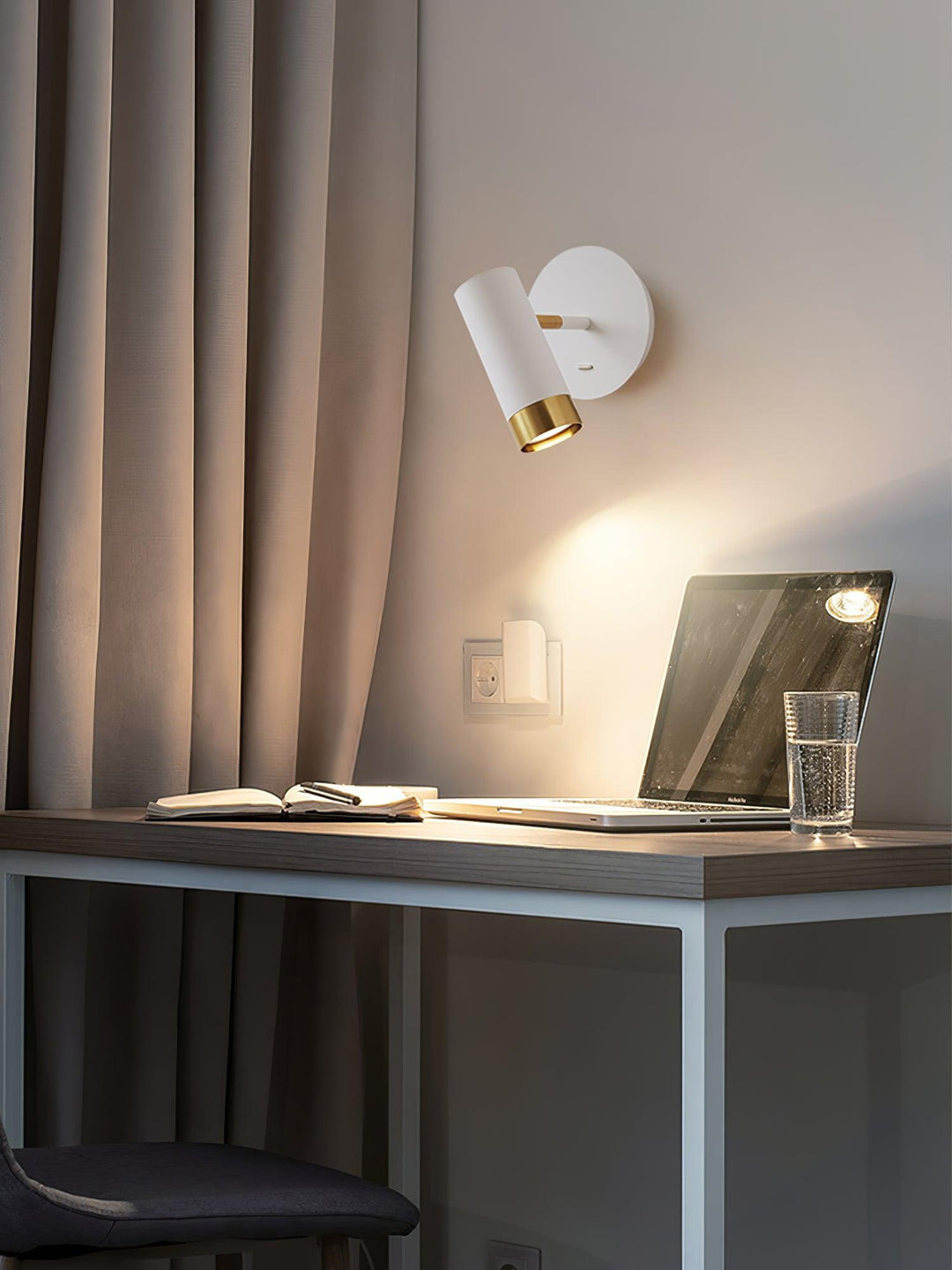 Karpo Vägglampa