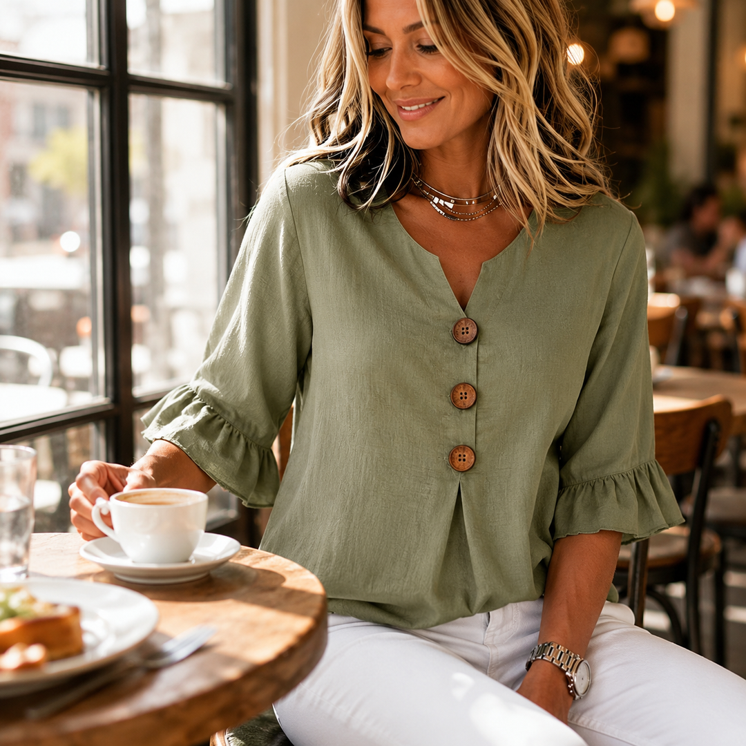 Laurelle – Blus z urringning w v-ringning i falbanami z knappar