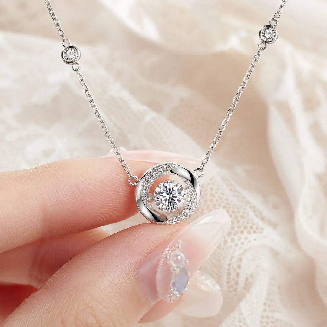 Lunavia – Silver halsband z unoszącym sig kamieniem i diamentowym halo