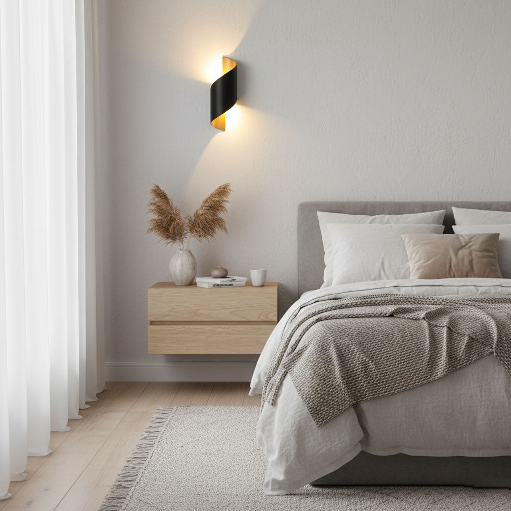 Lila Vägglampa