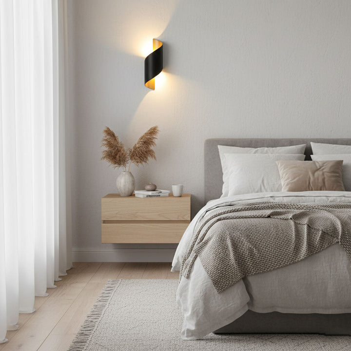 Lila Vägglampa