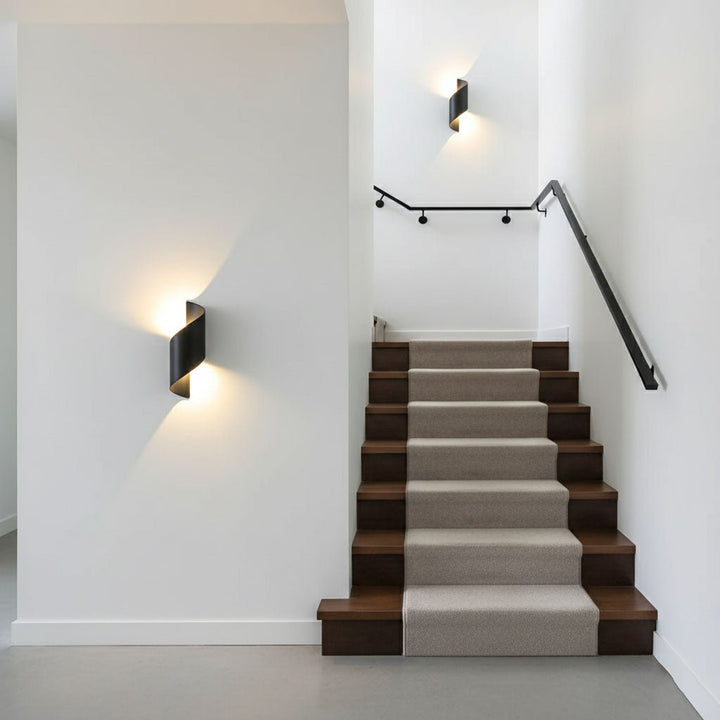 Lila Vägglampa