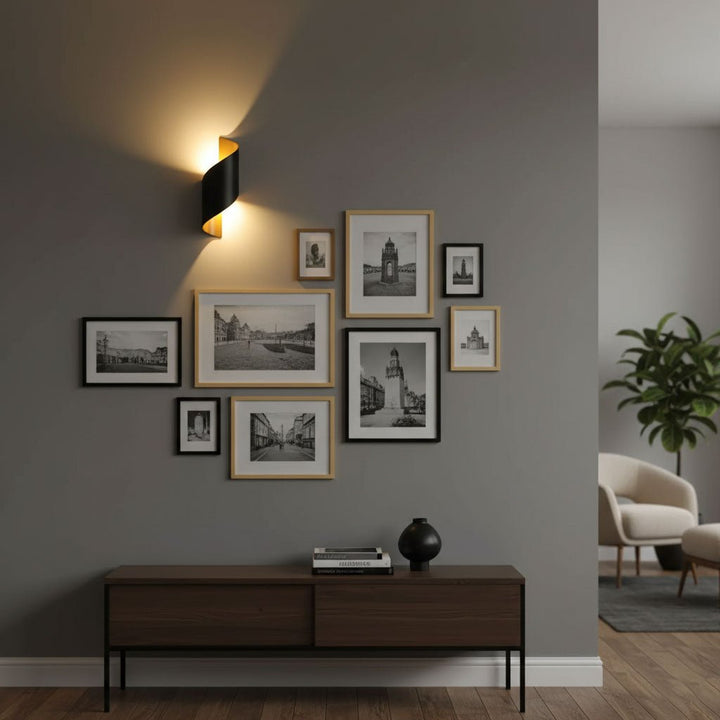 Lila Vägglampa