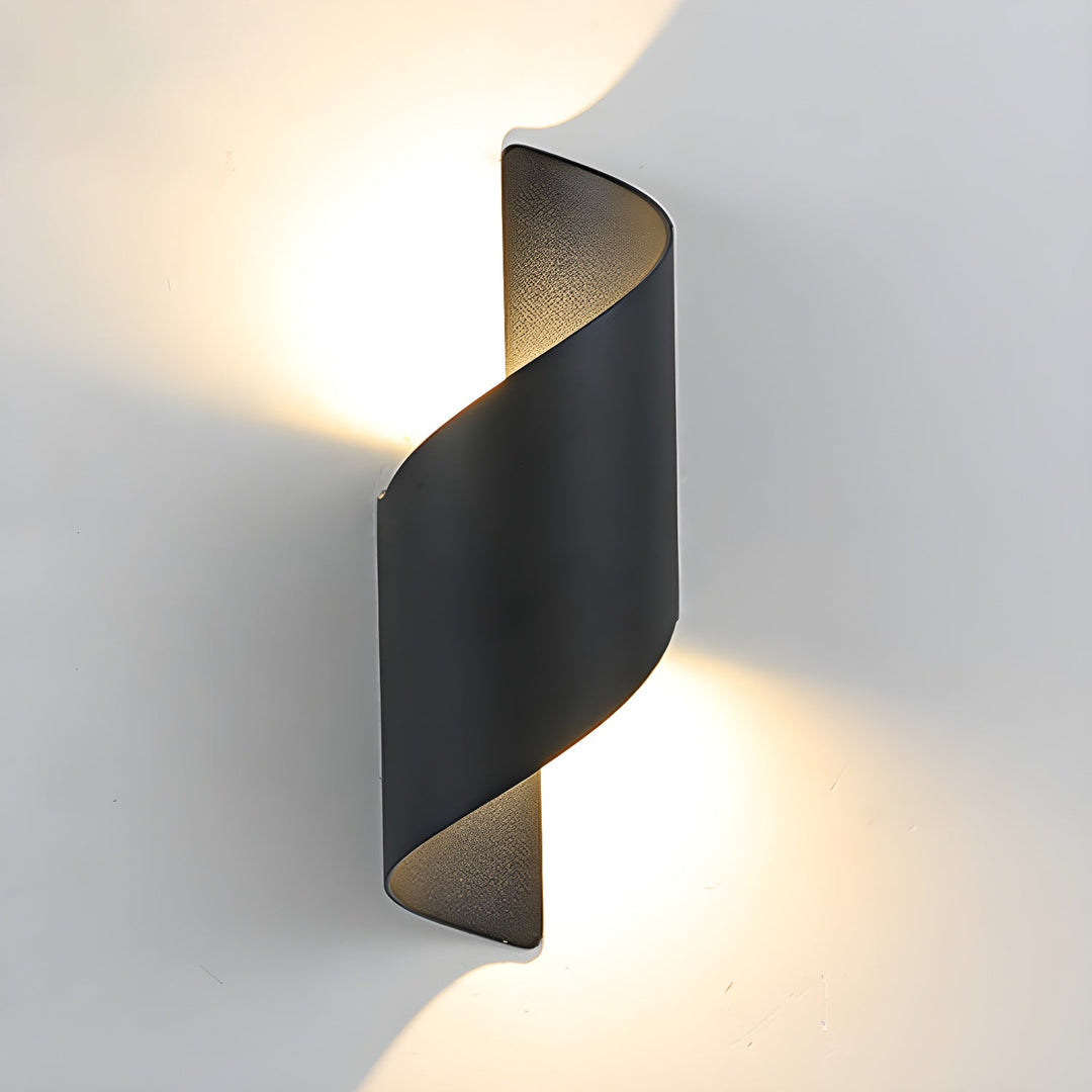 Lila Vägglampa