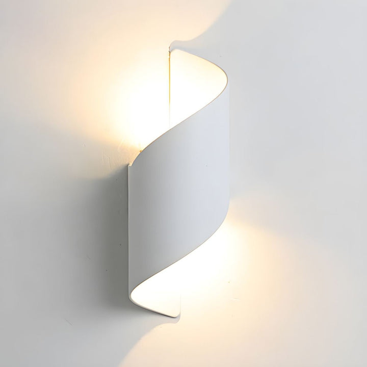 Lila Vägglampa