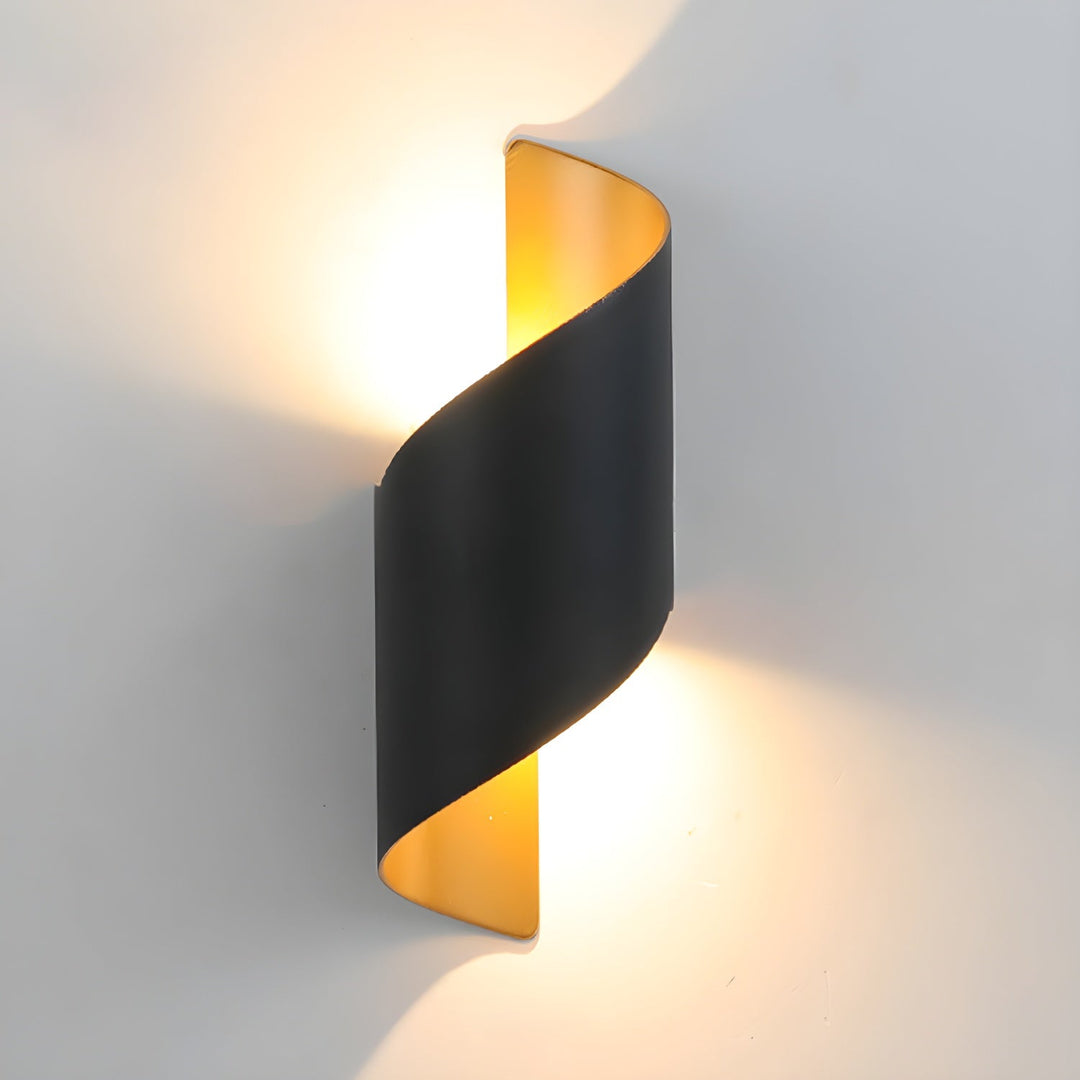 Lila Vägglampa