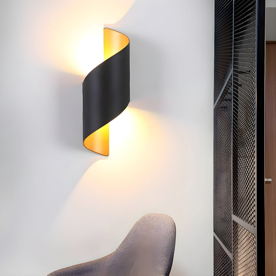 Lila Vägglampa