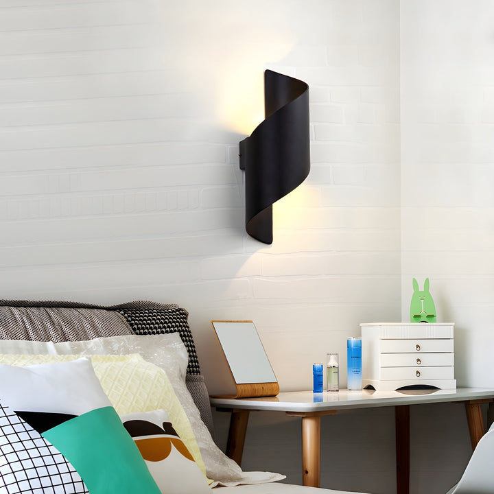 Lila Vägglampa