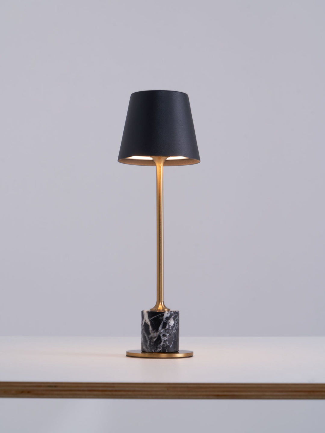 Lirio Mini Marmor Bordslampa