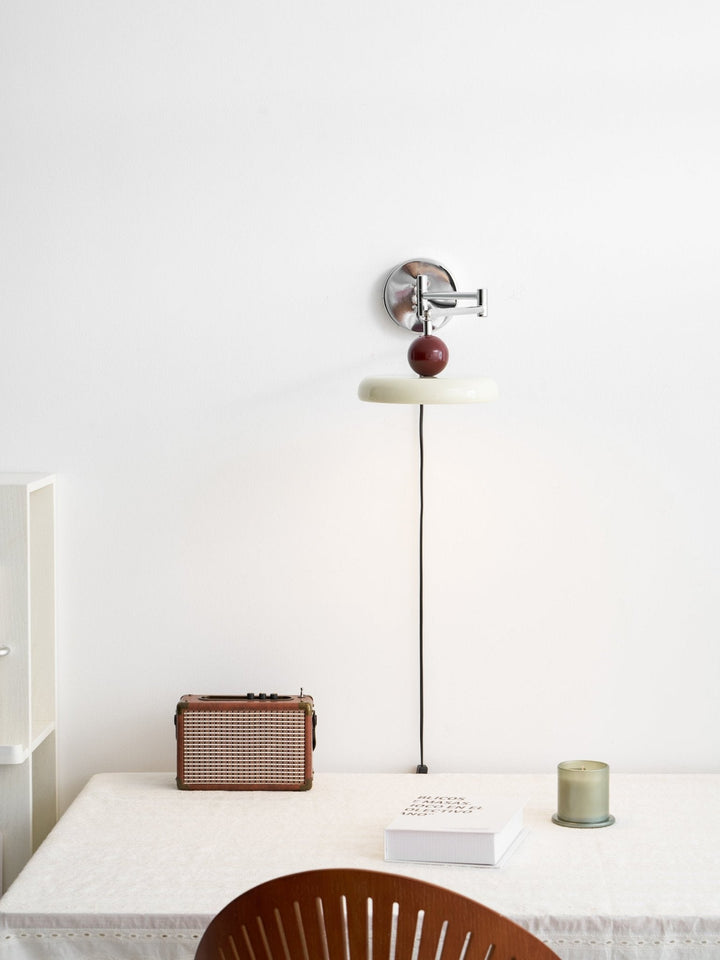 Lola Plug-in Vägglampa