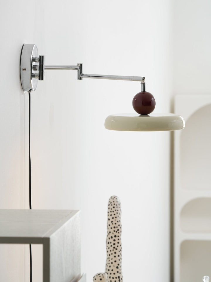 Lola Plug-in Vägglampa