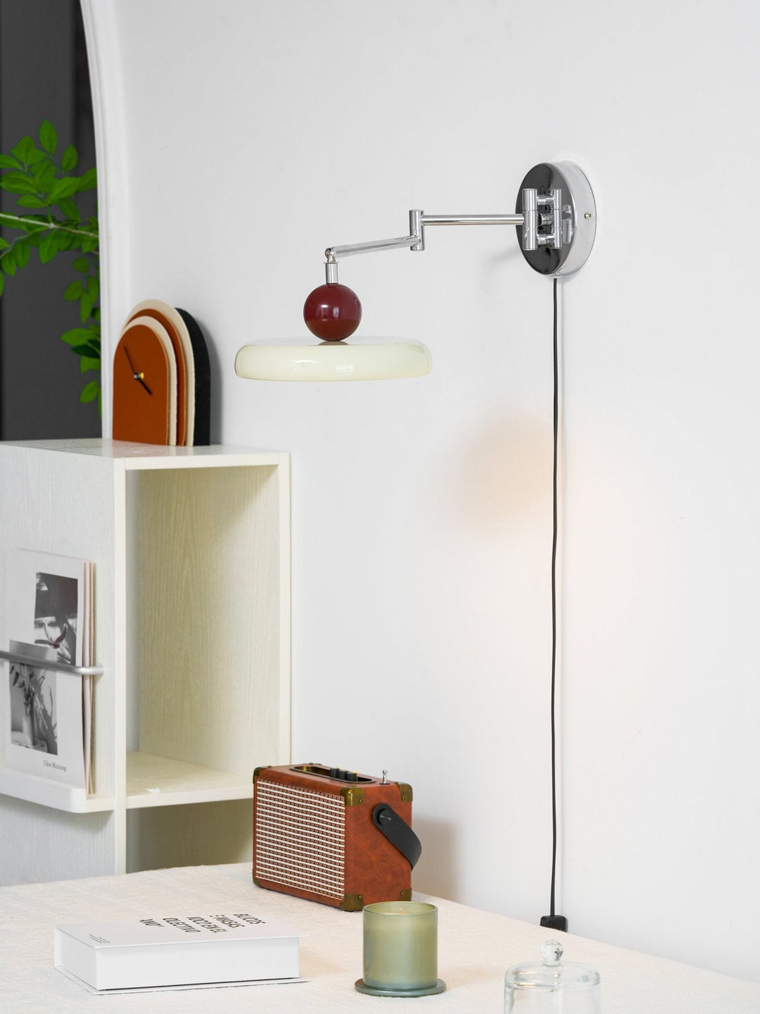 Lola Plug-in Vägglampa
