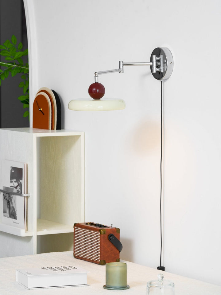 Lola Plug-in Vägglampa