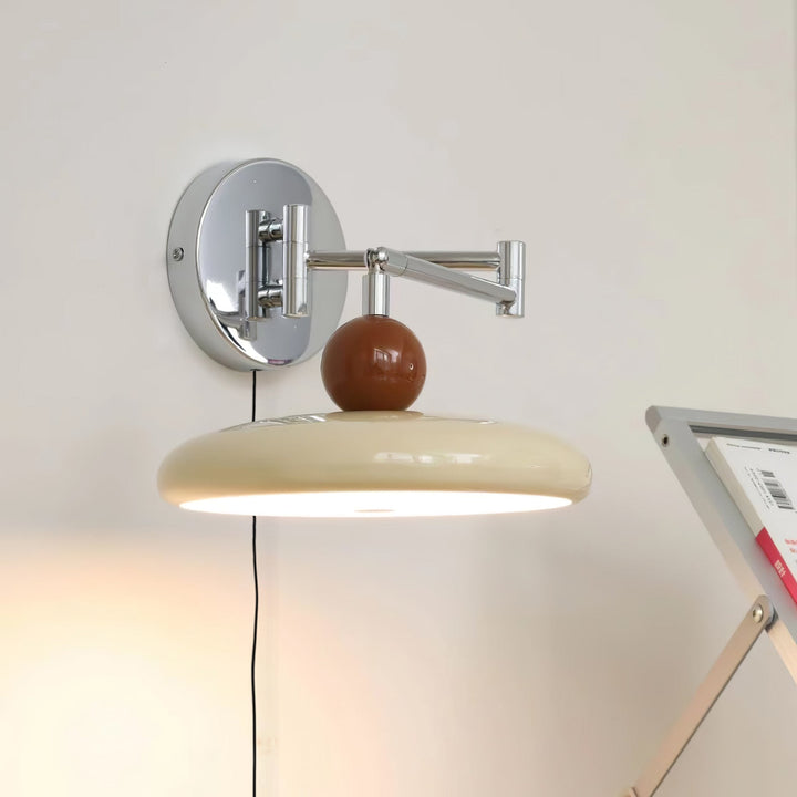 Lola Plug-in Vägglampa